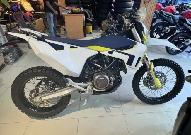 husqvarna-701-2021-big-4