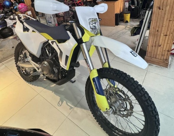 husqvarna-701-2021-big-2
