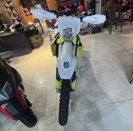 husqvarna-701-2021-big-1