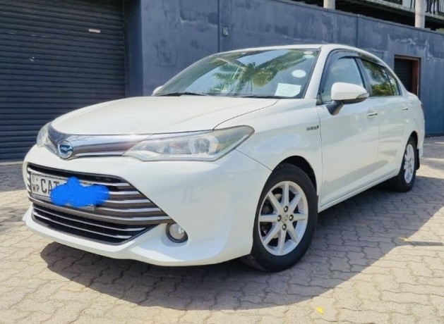 toyota-axio-hybrid-2016-big-0
