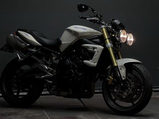 triumph-675cc-2011