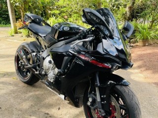 yamaha-r1-2016