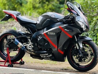 honda-cbr-1000rr-2011
