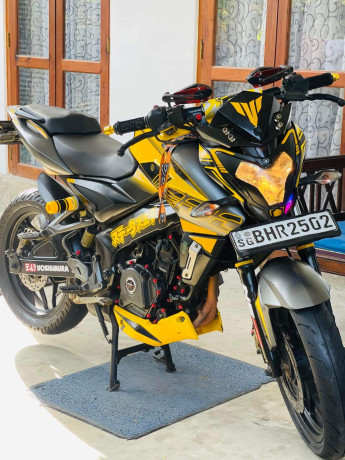 bajaj-pulsar-ns200-big-0