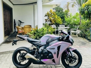 honda-cbr-1000rr-2011