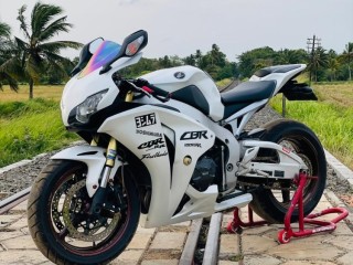 honda-cbr-1000rr-2011