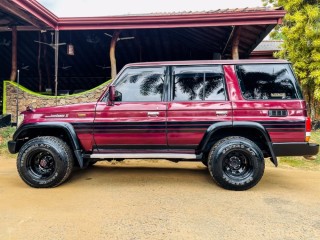 toyota-landcruiser-prado