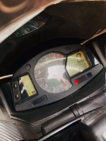 honda-cbr600-2011-big-4