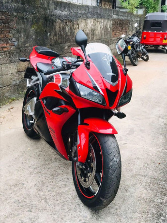 honda-cbr600-2011-big-0