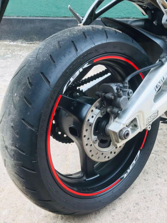 honda-cbr600-2011-big-3