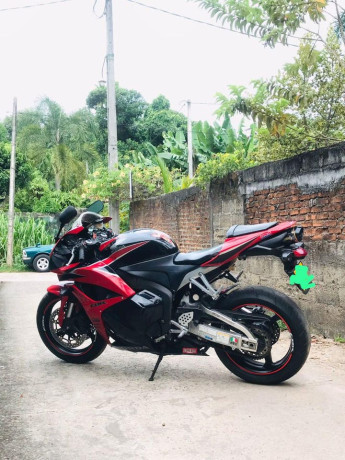 honda-cbr600-2011-big-2