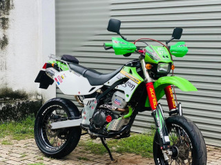 kawasaki-d-tracker-2015