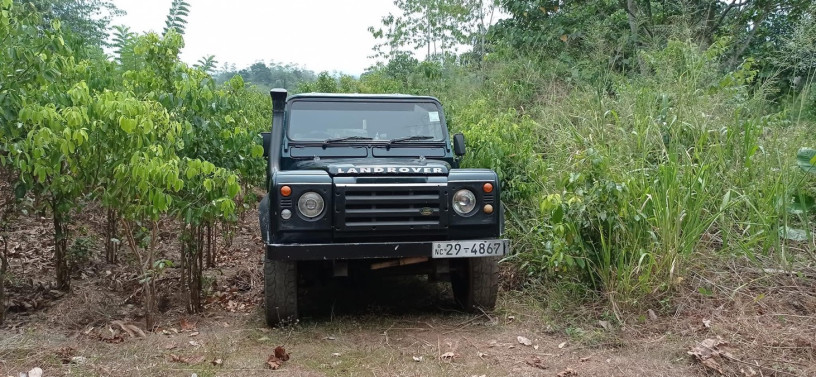land-rover-defender-1979-big-0
