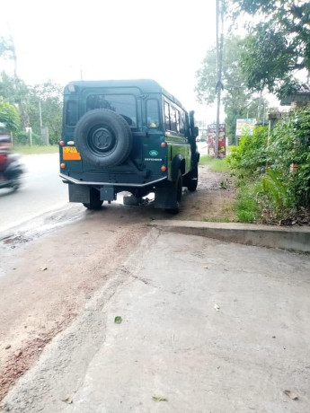 land-rover-defender-1979-big-2