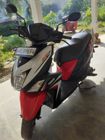 yamaha-ray-zr-big-1