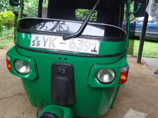 bajaj-4-stroke-three-wheel-2012